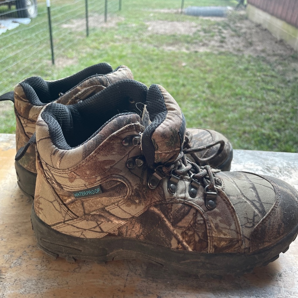 Itasca camouflage lace up men's hunting size 8 boots